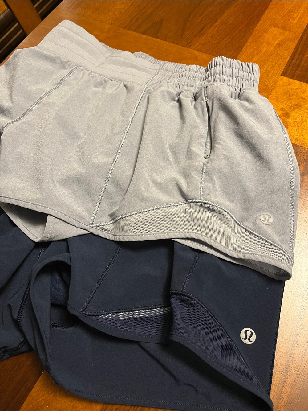 Lululemon Women’s Tempo Running Shorts - Light Gray & Navy, size 4, pair - Picture 9 of 13